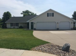 330 Winchester Dr, Seymour, WI 54165