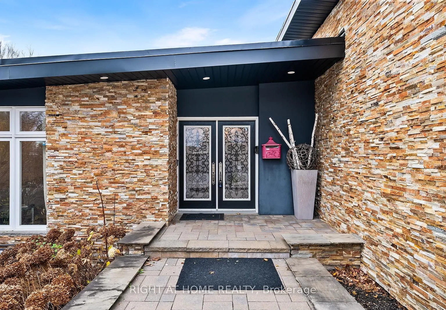 4 bed, $8,000 — Photo 2