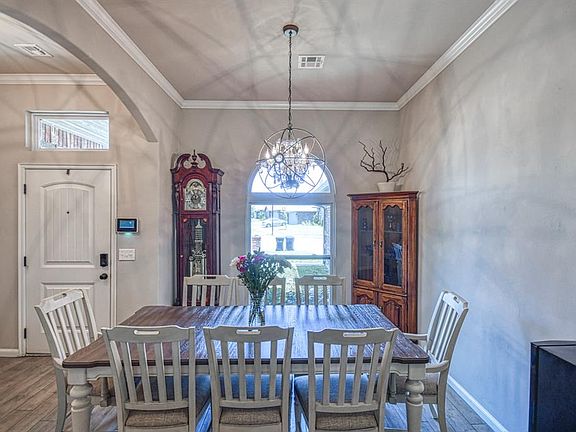 5th image of 1221 Hickory Creek Dr