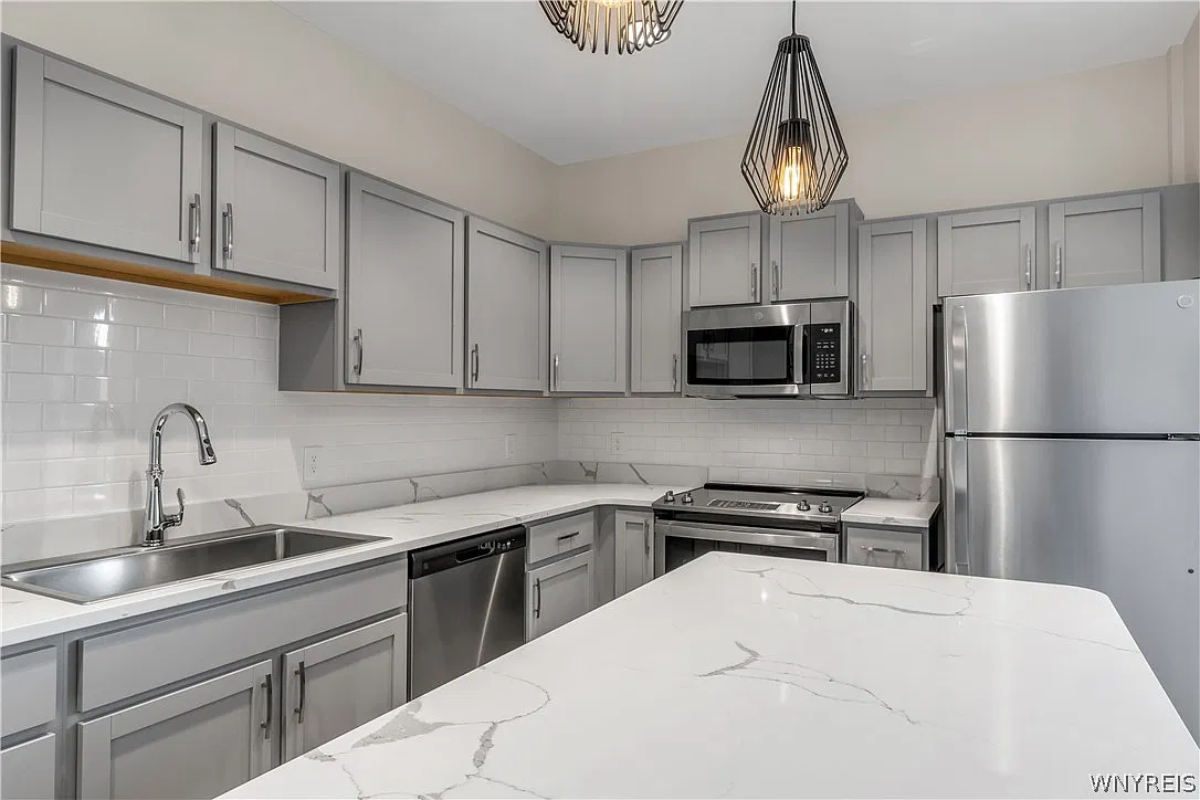 2 bed, 2.0 bath, 1324 sqft, $2,800 — Photo 4