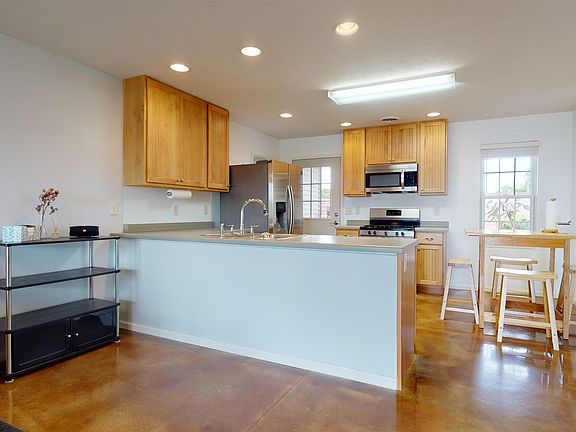4th image of 520 N 2nd St