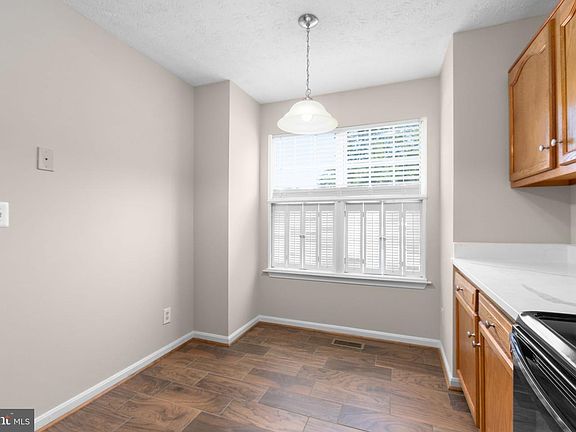 4th image of 204 Sterling Ct