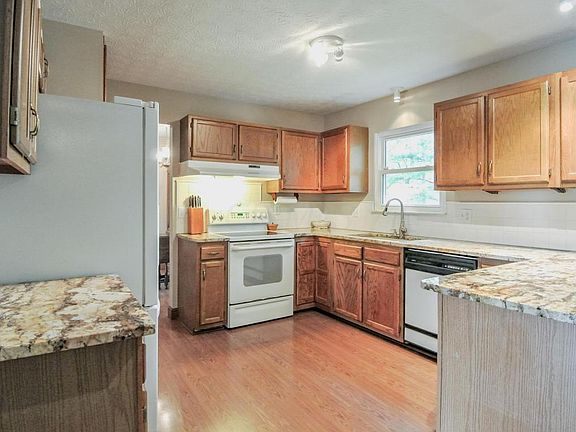 3rd image of 5023 Grassland Dr