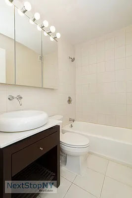 Rented by NextStopNY | media 16