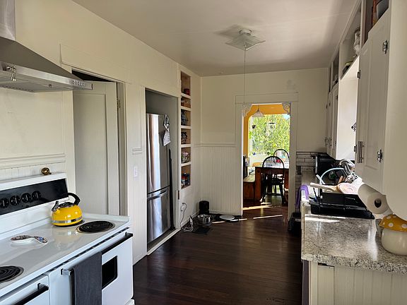 5th image of 258 Fir St