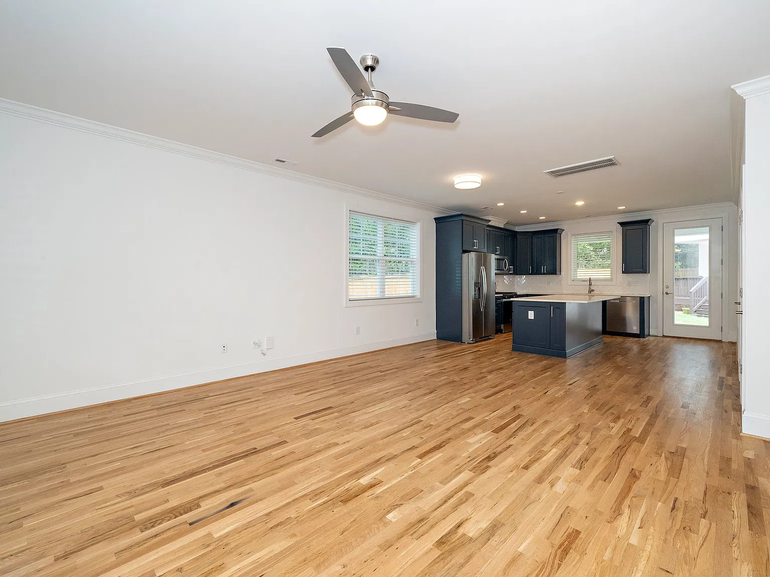 5 bed, 2035 sqft, $5,750 — Photo 1