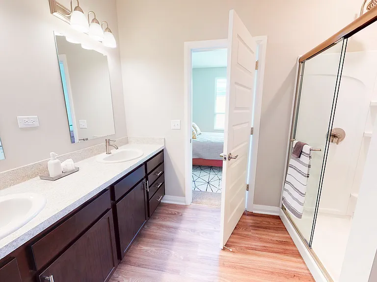 Beechwold Two bedroom townhome master bathroom