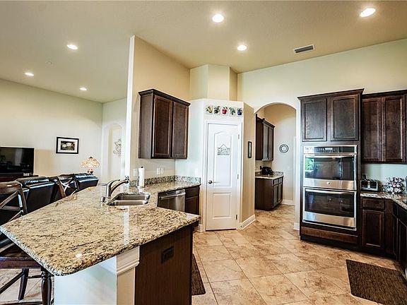 5th image of 2711 Colewood Ln