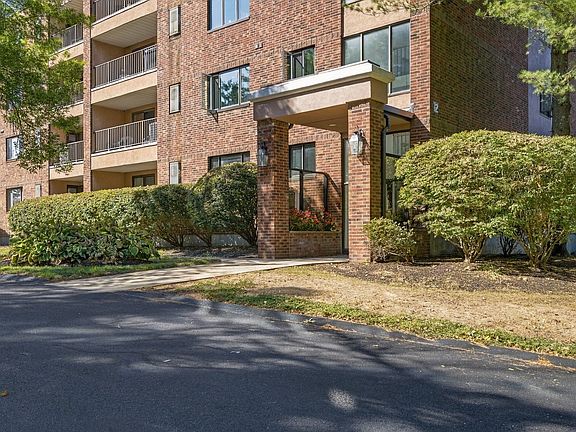 2nd image of 12 Ledgewood Way APT 21