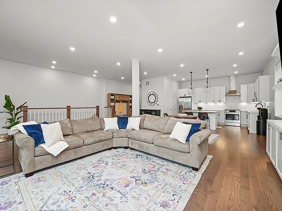 2nd image of 3016 W Belmont Ave #1W