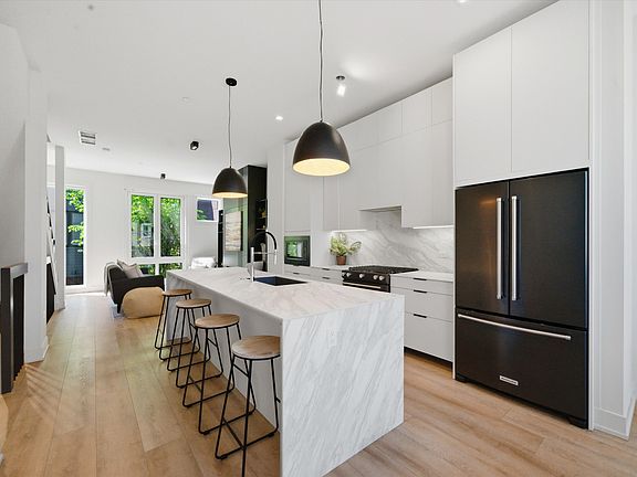 3rd image of 4250 W Belmont Ave #1