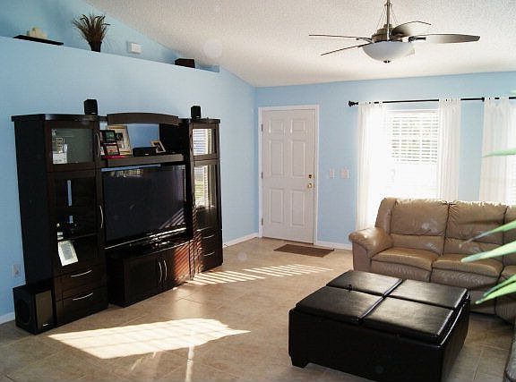 2nd image of 30 Lindberg Ln