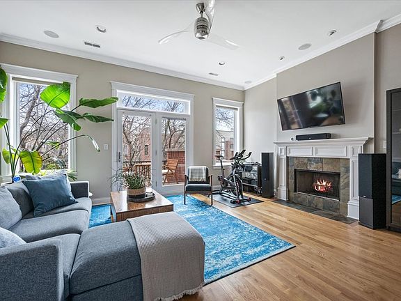3rd image of 1031 W Newport Ave #3