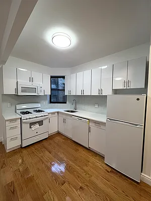 Rented by Manhattan Dwelling Corporation | media 4