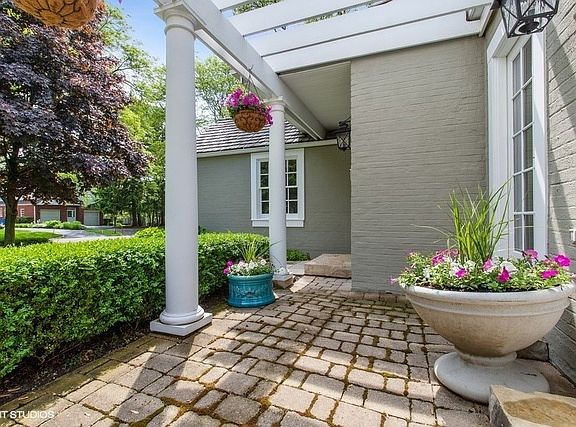 2nd image of 959 Harvard Ct