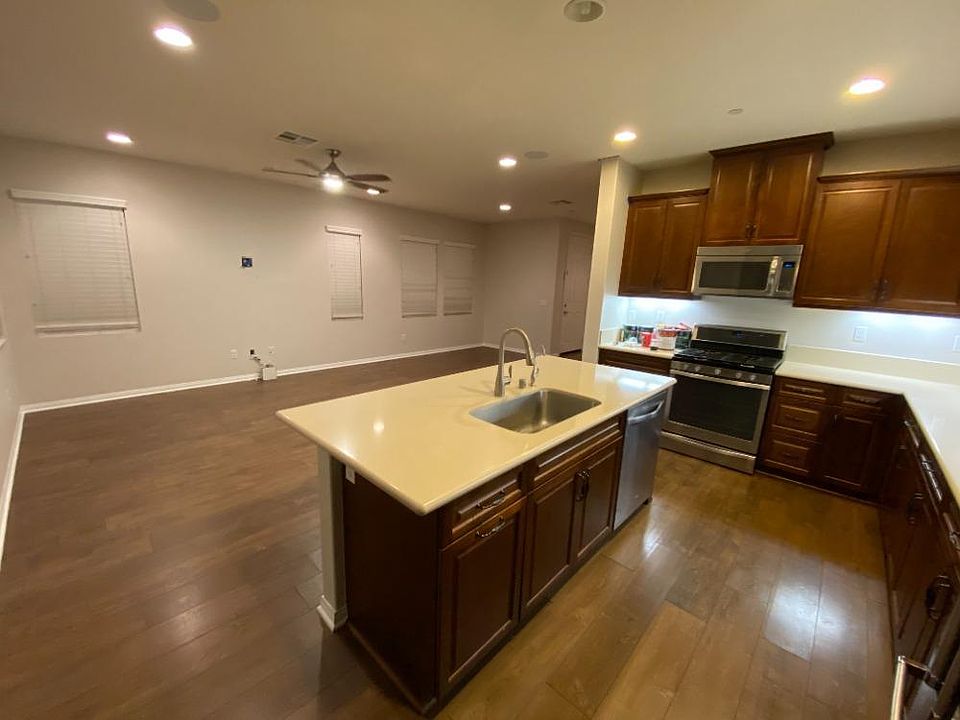 Layout of the open space, this was taken right after we moved in.