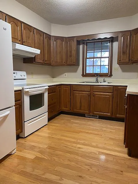3 bed, 1600 sqft, $2,000 — Photo 3