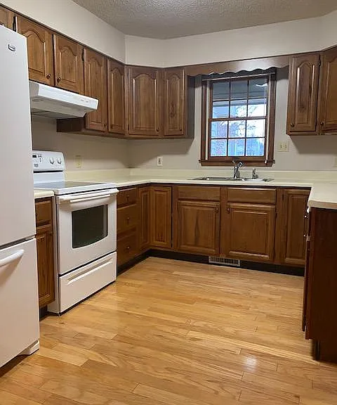 4009 Danbury Dr — Photo 3