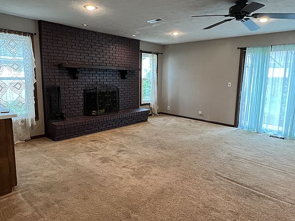 2nd image of 814 W 22nd Ave