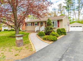 5 Kenyon Dr, Albany, NY 12205