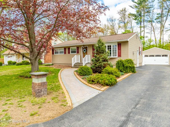 5 Kenyon Drive, Albany, NY 12205