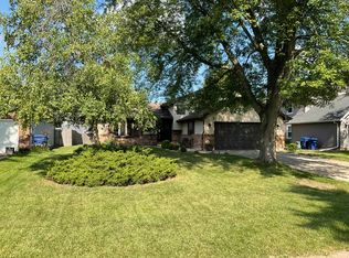 564 Saratoga Dr, Elburn, IL 60119