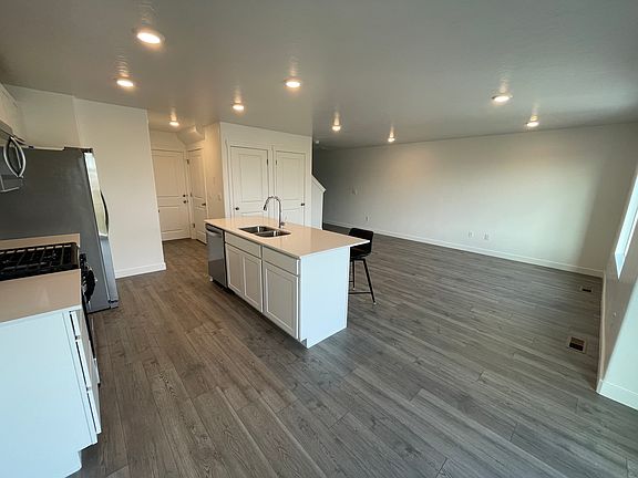 4th image of 332 N Tack Ln