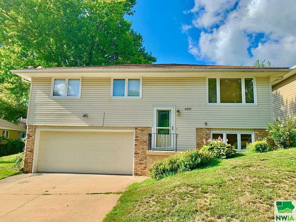 1st image of 4601 Applewood Ave