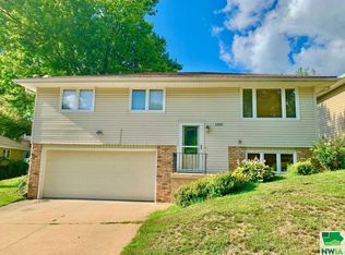 4601 Applewood Ave, Sioux City, IA 51106