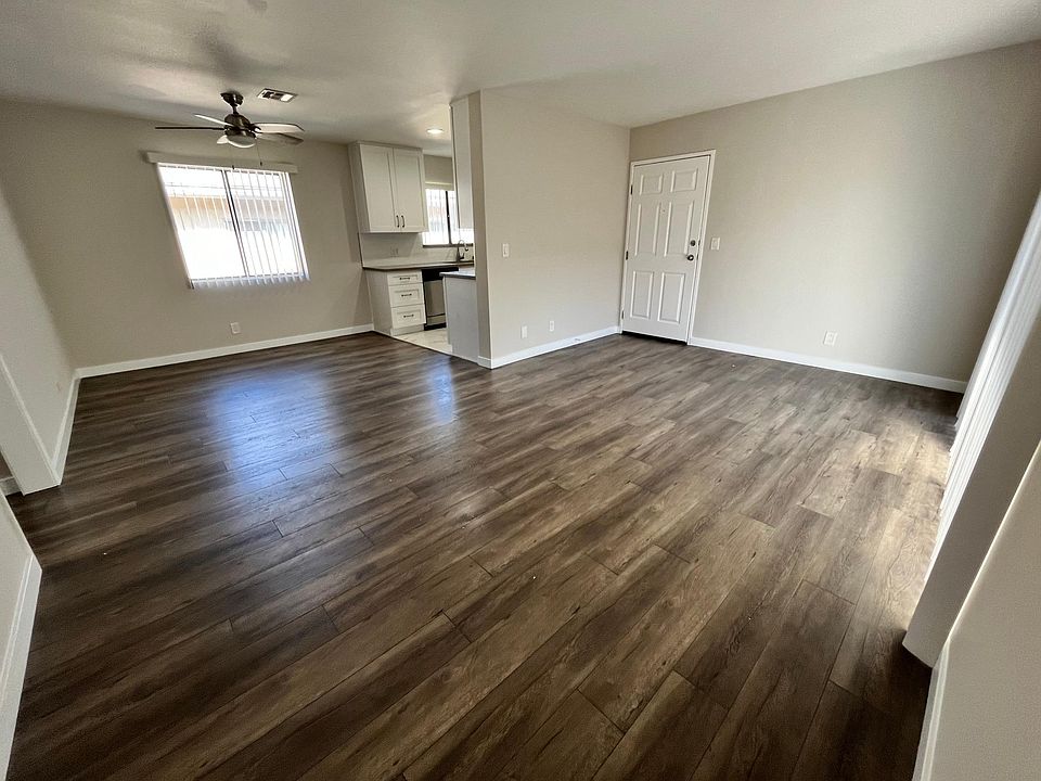 Open concept living & dining space