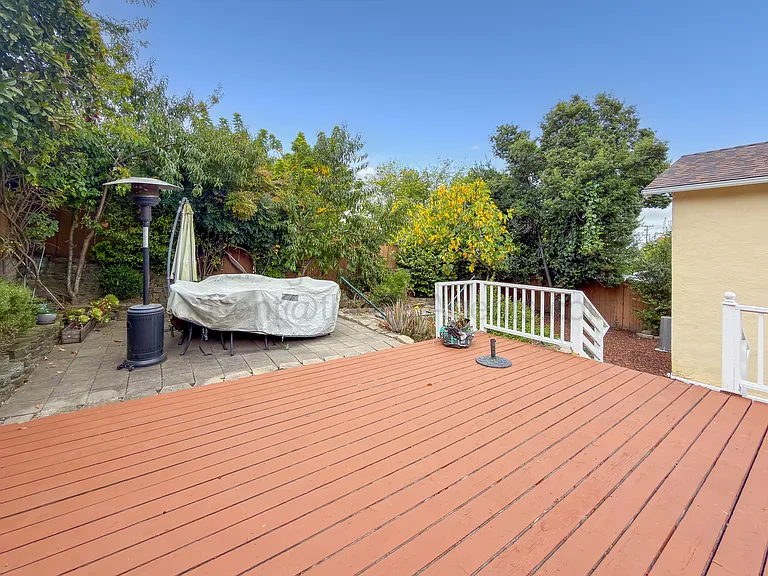 23940 Carmelita Dr — Photo 16