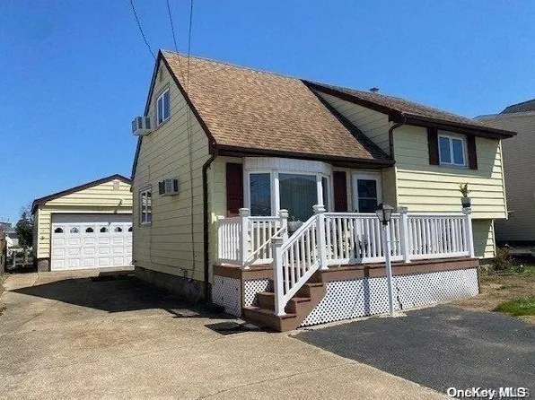 325 East Drive, Copiague, NY 11726