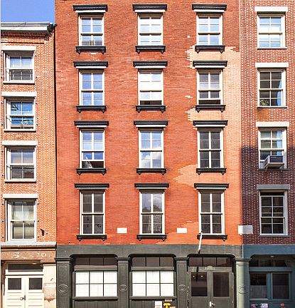 4th image of 272 Water St APT 1F