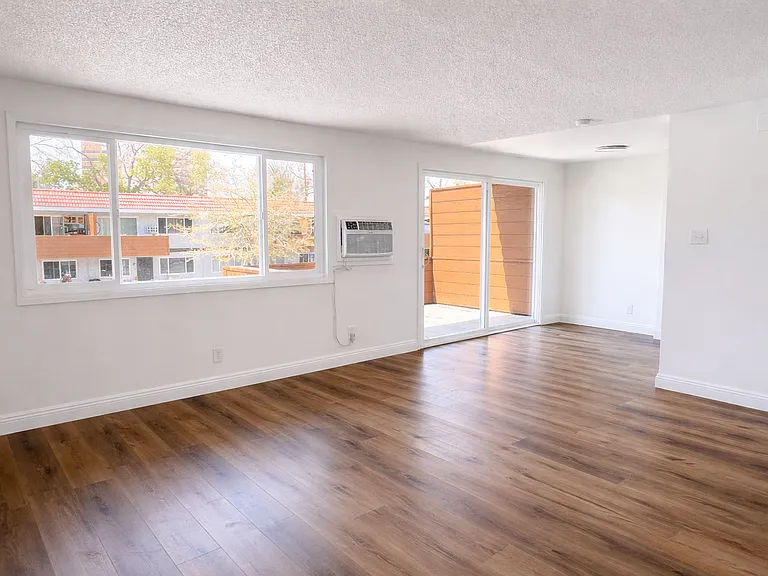 Elm Glen Apartments — Photo 17