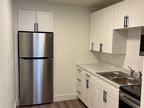 3rd image of 917 Pearl St APT 6