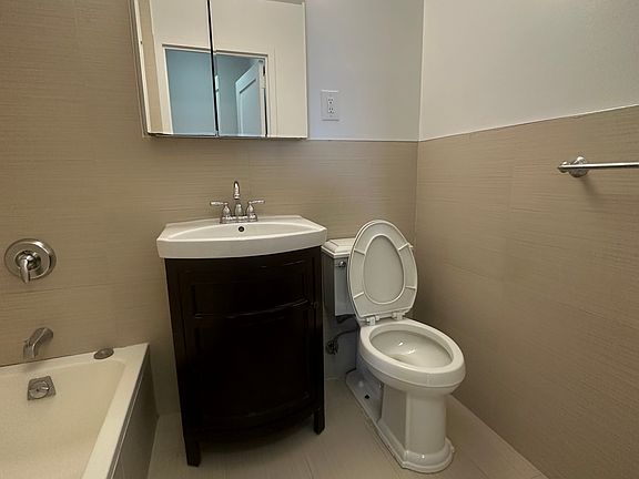 4th image of 2040 Bruckner Blvd APT 11J