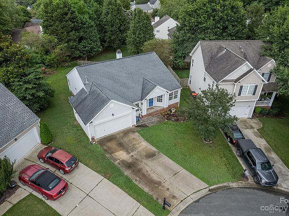 3rd image of 206 Strawberry Knoll Dr