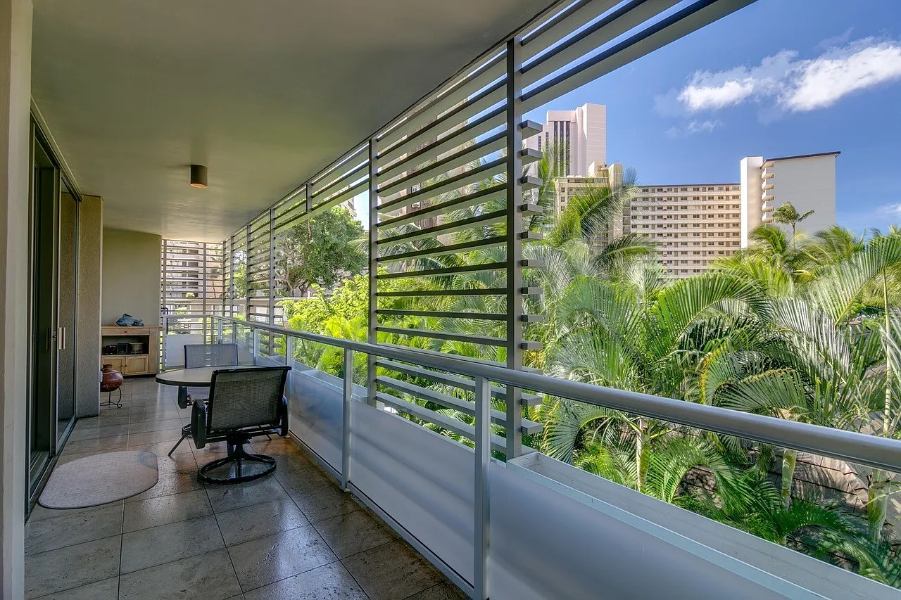 Fully Furnished 2 bedroom in Waikiki! One-Month pricing available! — Photo 1