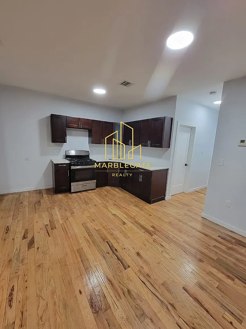 3 bed, 1050 sqft, $2,000 — Photo 1