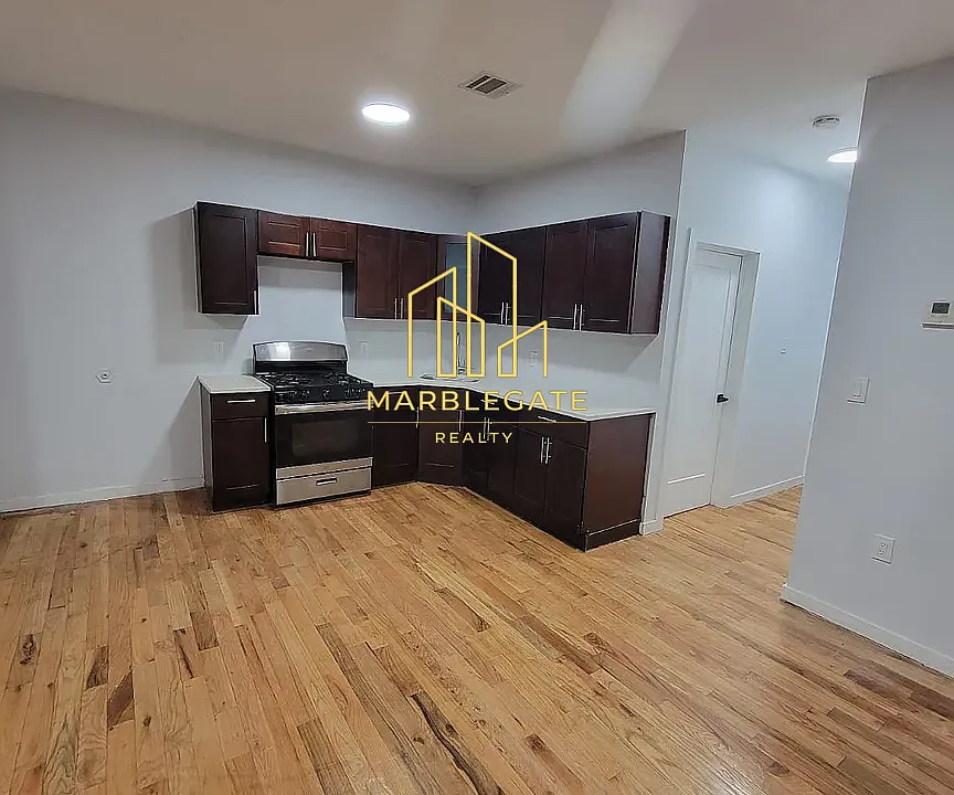 379 S 20th St #22R