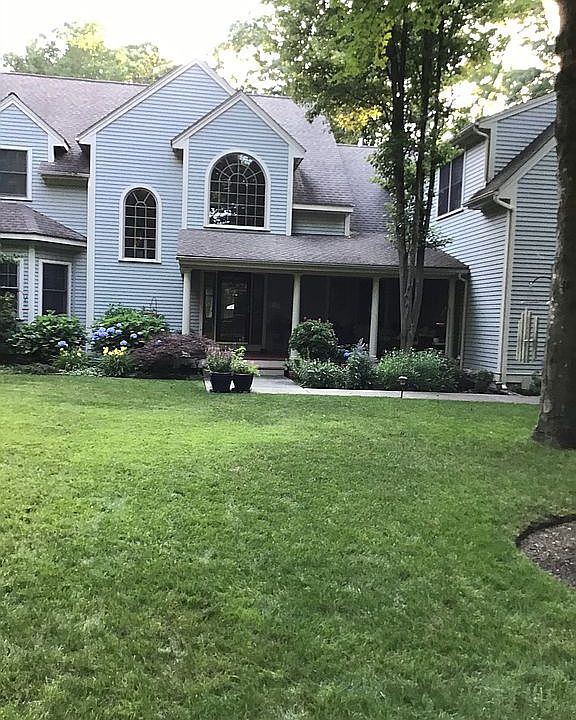 2nd image of 120 Narrow Ln