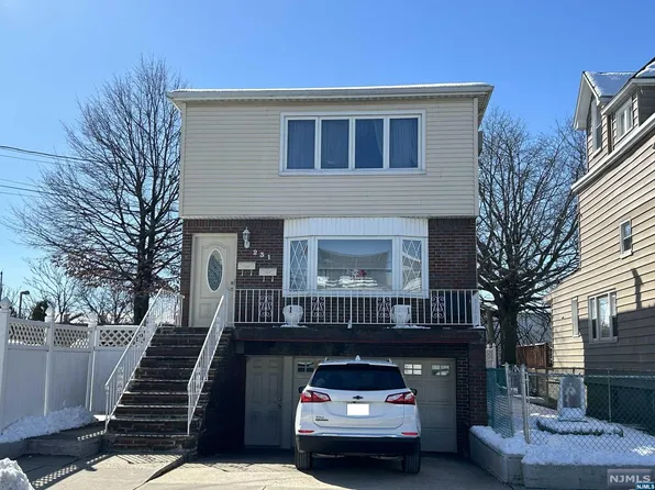 231 Maple St, Secaucus, NJ 07094