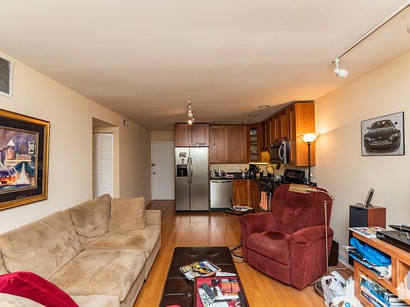 5th image of 2131 N Larrabee St #3