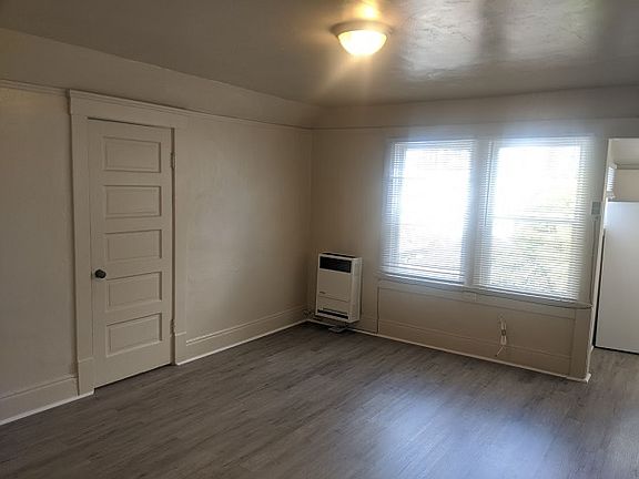 2nd image of 530 20th St APT 3