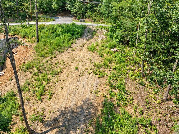 5th image of 1315 Garrett Dr