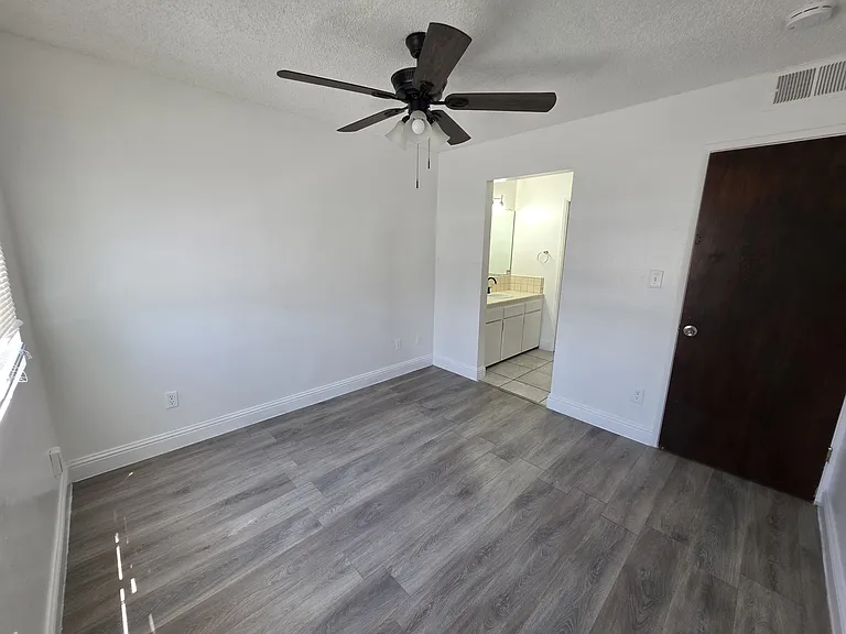 5920 Stockdale Hwy #B — Photo 14