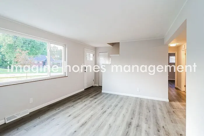 4 bed, 2.0 bath, 1606 sqft, $2,295 — Photo 3