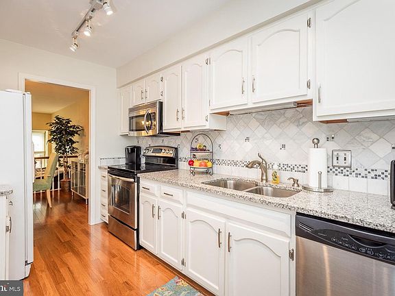 4th image of 502 Cobblers Ln