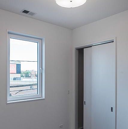 5th image of 1617 N Ashland Ave #2