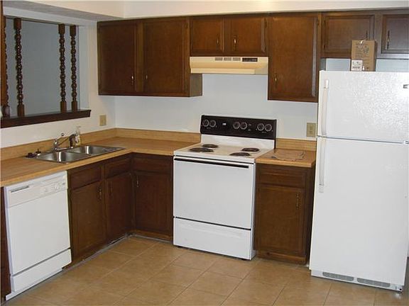 3rd image of 2862-2864 Continental Dr